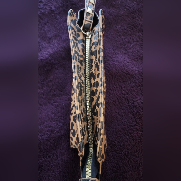 Victoria's Secret Leopard Printed Wristlet - Picture 7 of 12